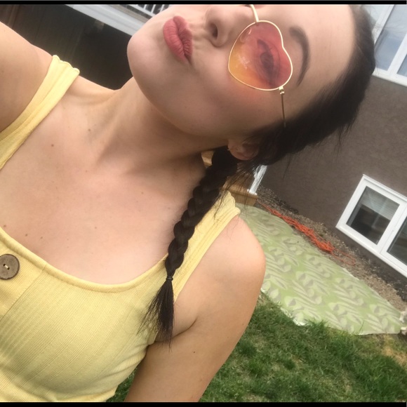 Meet your Posher, Natalie - Picture 1 of 2